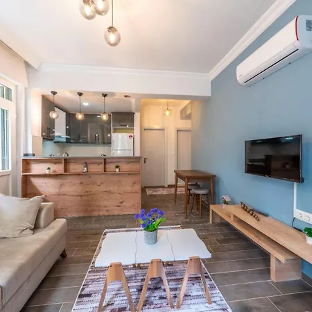 Apartamento jakuzi olanağı sunan güzel bir daire