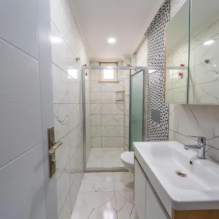 jakuzi olanağı sunan güzel bir daire